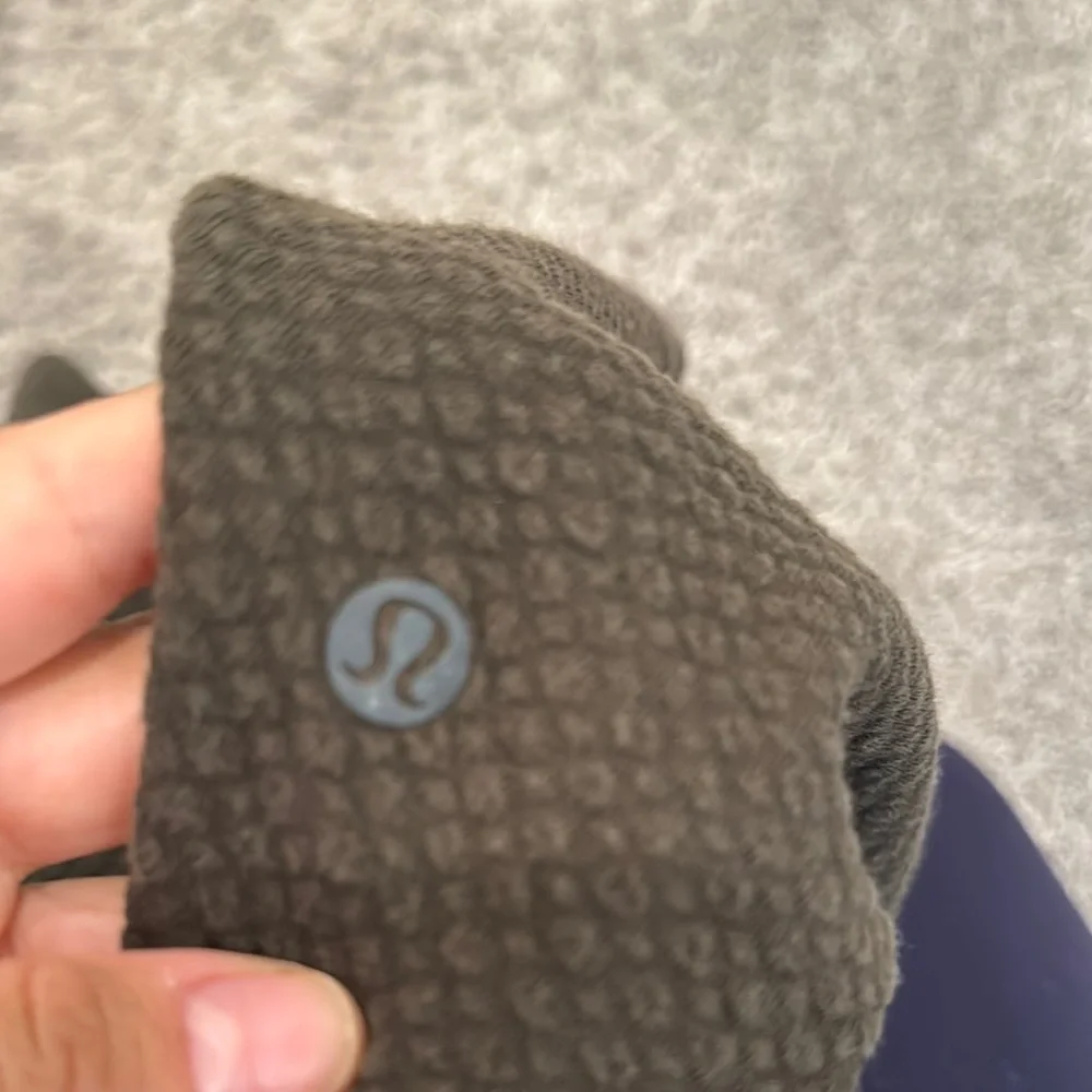 Lululemon green textured shorts - Picture 6 of 6